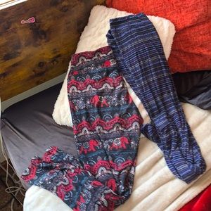 2 L (fits like XL) soft patterned leggings